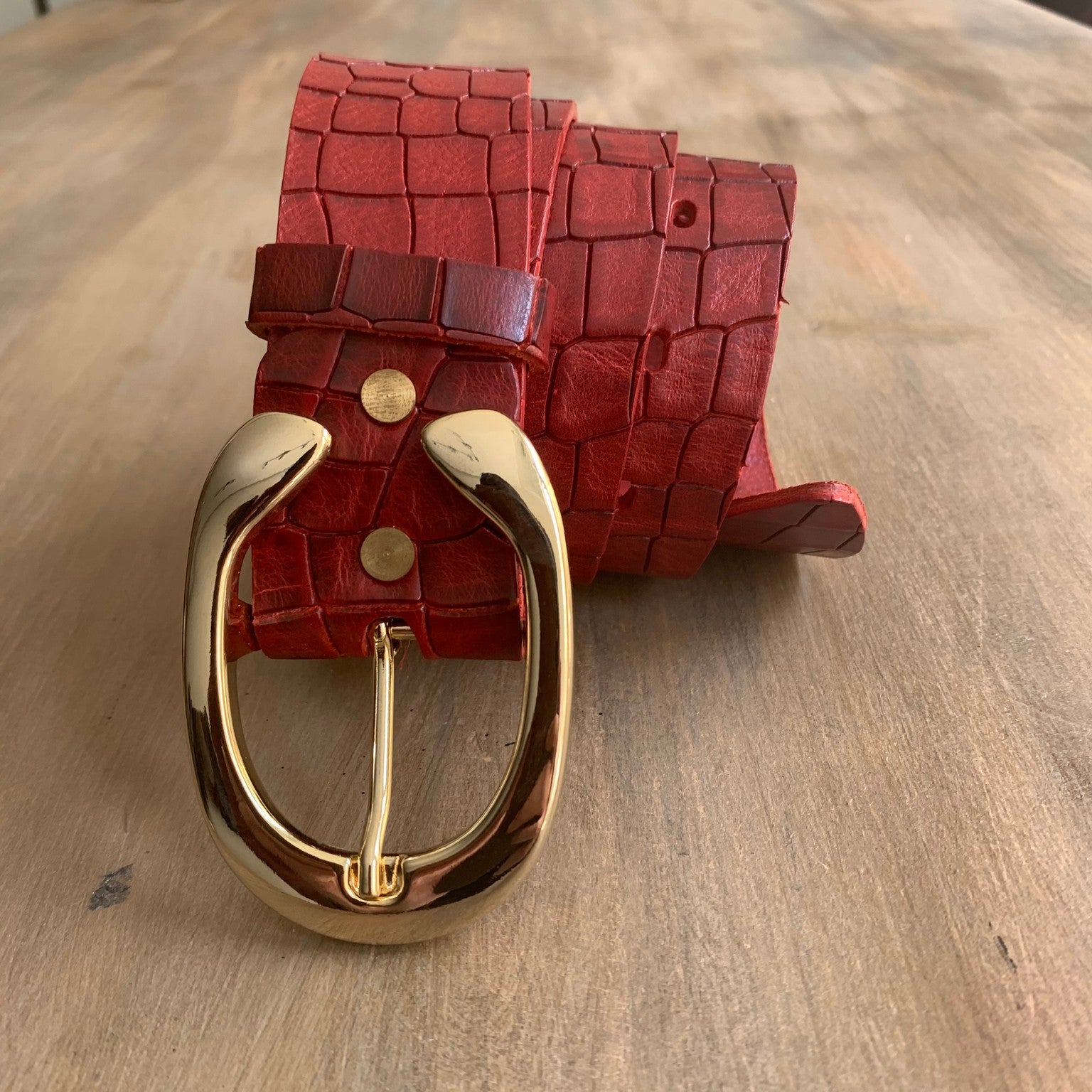 Women's 4cm wide belt handcrafted from red natural leather with croco design WB101294/40GKR