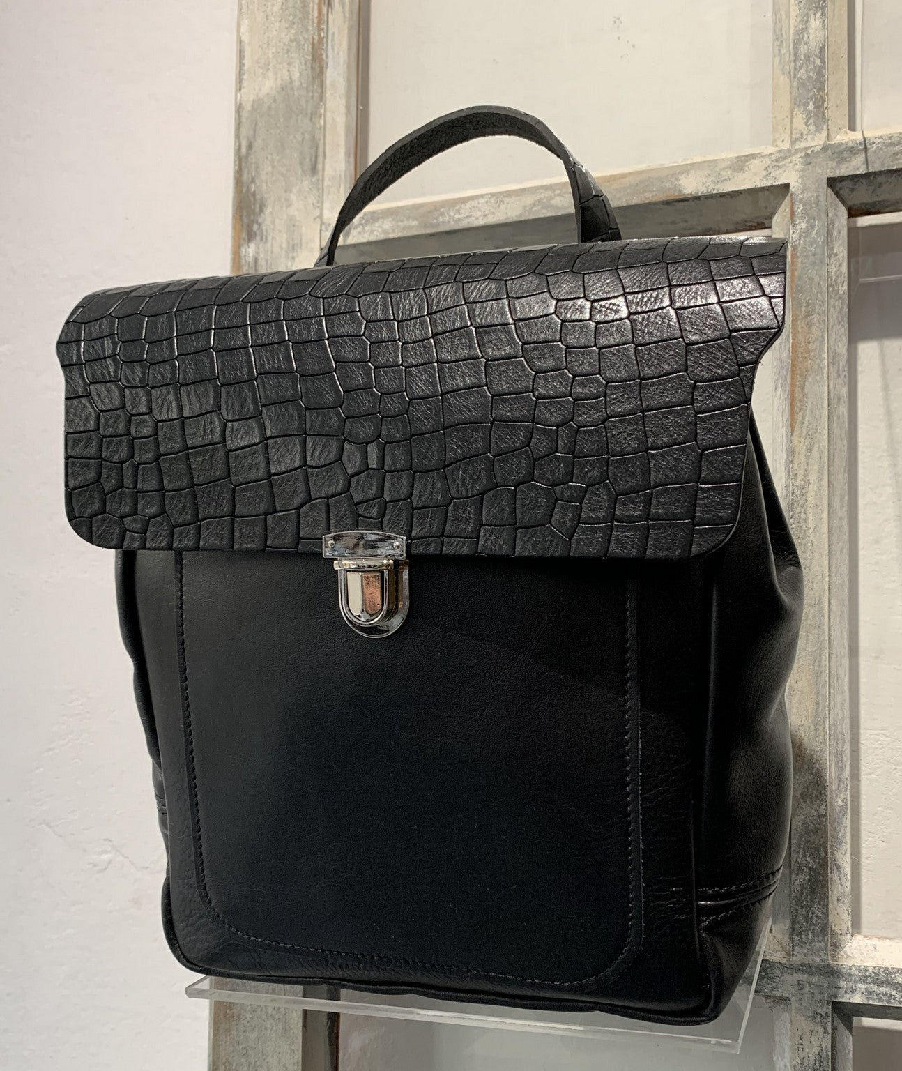 Elektra - soft black leather backpack with croco design WT/283M