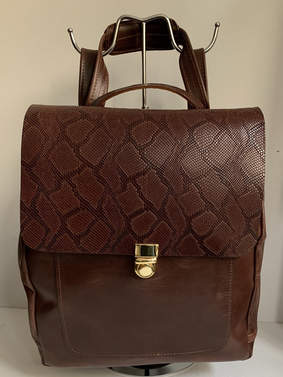 Iro - Pullup Brown leather backpack with snake design WT/283GK