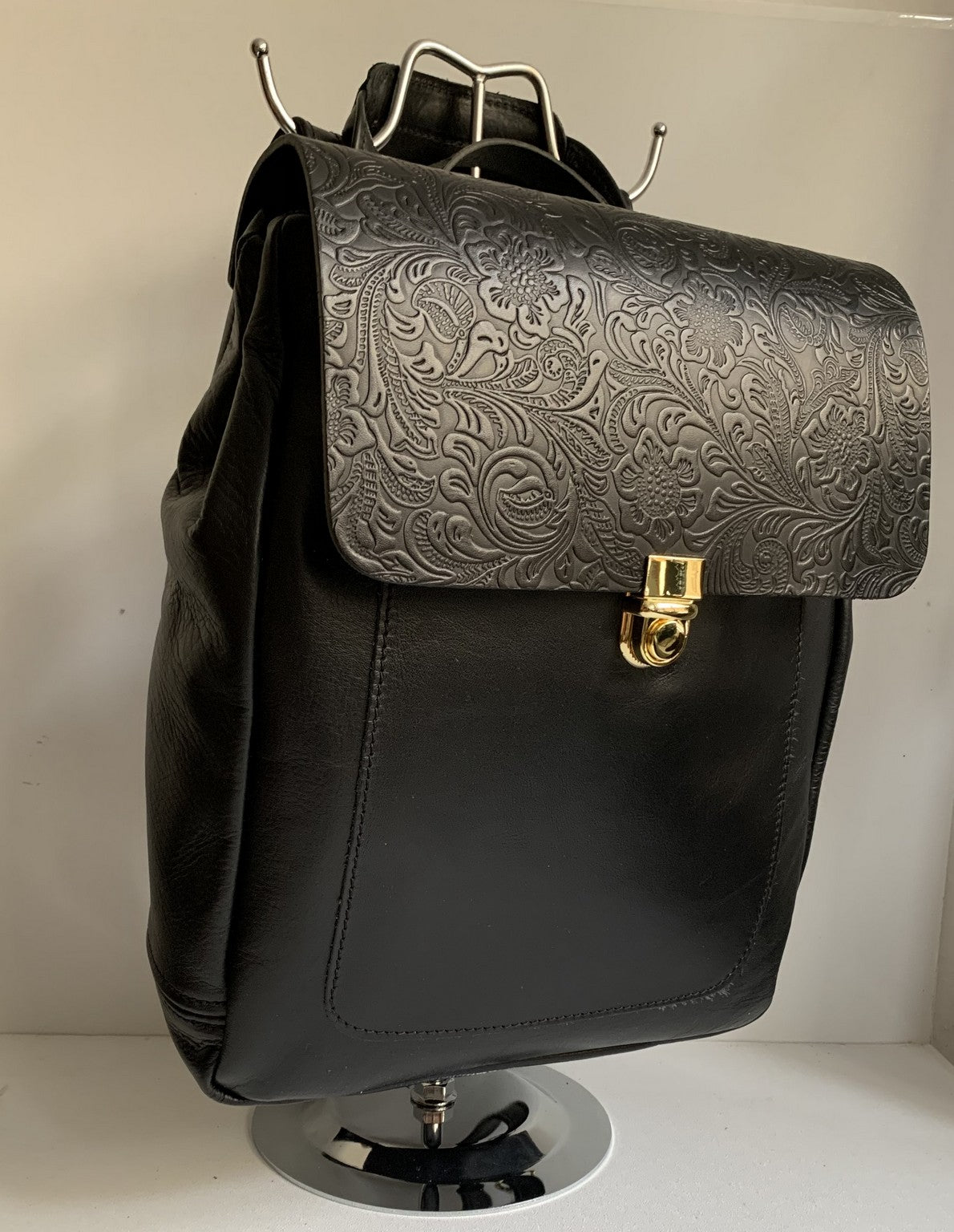 Iro - soft black leather backpack with red croco design WT/283GM