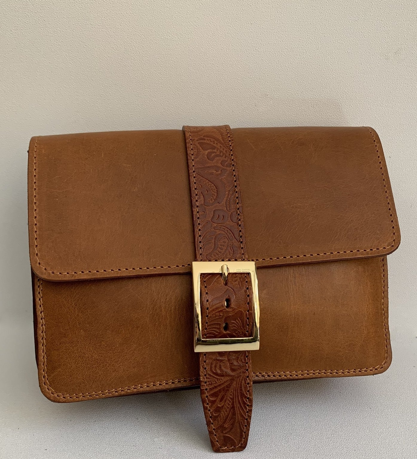 Kalypso" - small crossbody bag handcrafted from natural light brown leather with flower details WT/325F2FΤ