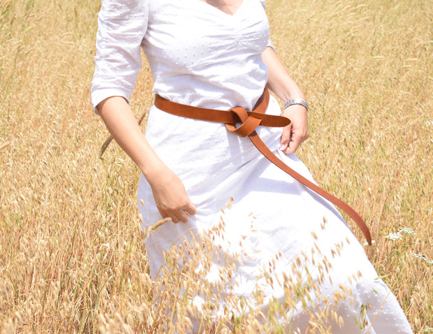 Sophia, woman's 3cm wide belt, handcrafted from light brown leather. ZM/1T