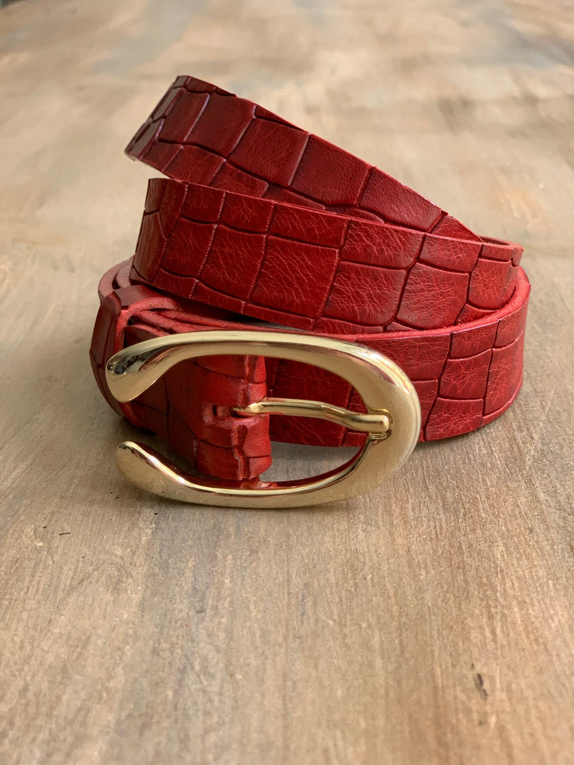Women's thin belt handcrafted from red natural leather with croco design WB101294/25GKR