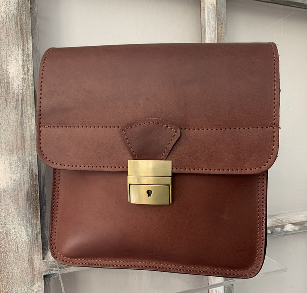 "Ikaros" - midsize crossbody bag handcrafted from natural brown leather with square lock WT/52EGK