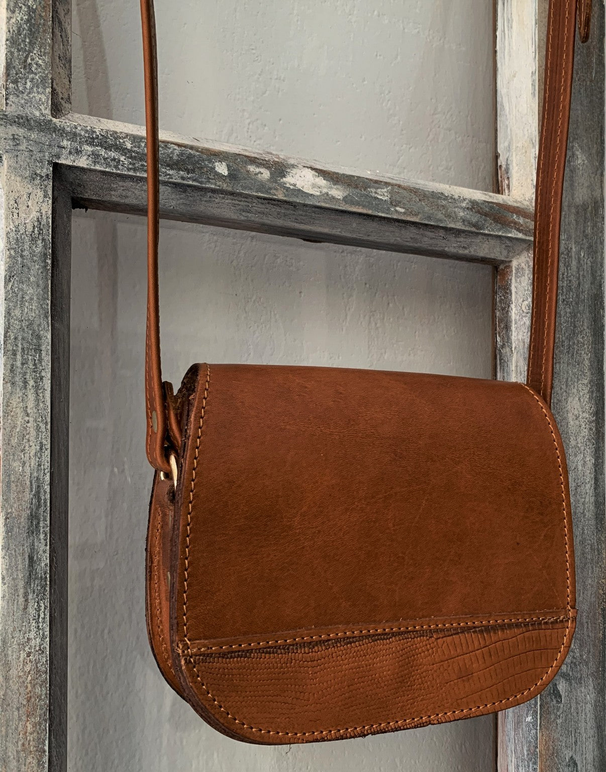 "Fedra" - small crossbody bag handcrafted from natural light brown leather with snake details WT/60T